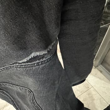 Aynı Noktadan Yırtılan Pantolonlar Ve Onaylanmayan İade