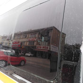 Servis Sonrası Aracımın Arka Camı Kırık Teslim Edildi