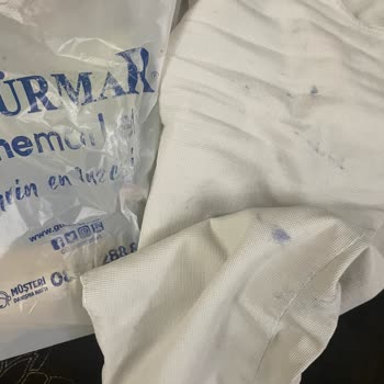 Poşet Kalitesizliği Nedeniyle Kıyafetlerim Lekelendi