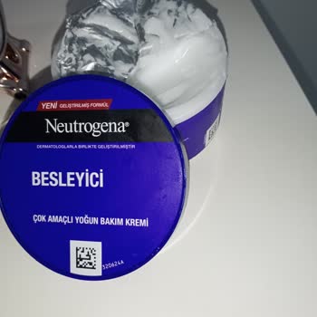 Neutrogena Kremde İki Kez Bozuk Kıvam Sorunu Yaşadım, Çözüm Bekliyorum