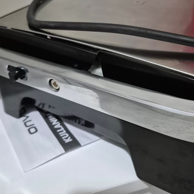 BİM'den Alınan Onvo Tost Makinesinin Kırık Ve Dayanıksız Çıkması