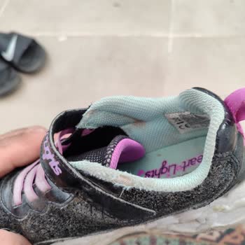 Skechers Çocuk Ayakkabısı Kısa Sürede Bozuldu, Firma Sorumluluk Almıyor