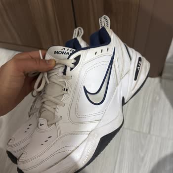FLO'dan Aldığım Nike Ayakkabının Tabanı Patladı, Mağaza Sorumluluk Almıyor