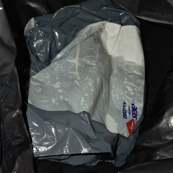 Kırık Parfüm Şişeleri Ve İlgisiz Müşteri Hizmeti