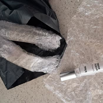 Kırık Parfüm Şişeleri Ve İlgisiz Müşteri Hizmeti