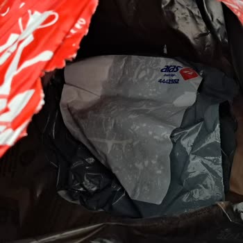 Kırık Parfüm Şişeleri Ve İlgisiz Müşteri Hizmeti