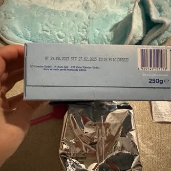 Tarihi Geçmiş Mama Satışı Ve Mağaza Personelinin İlgisizliği Nedeniyle Şikayetçiyim