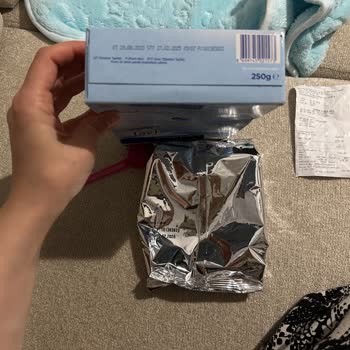 Tarihi Geçmiş Mama Satışı Ve Mağaza Personelinin İlgisizliği Nedeniyle Şikayetçiyim