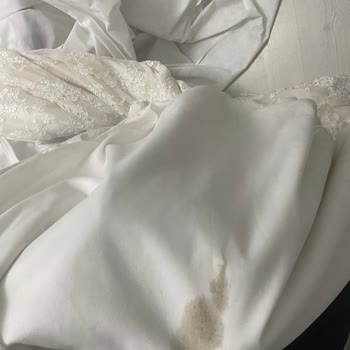 Gelinlik Teslimatında Leke Ve İlgisizlik Sorunu