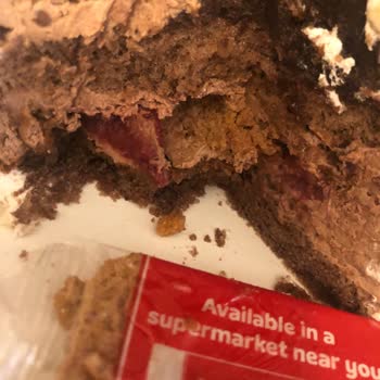 Ovit Unlu Mamulleri'nden Aldığım Pasta Ekşimiş İçindeki Çilekler Bozulmuş Haldeydi