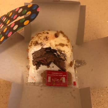 Ovit Unlu Mamulleri'nden Aldığım Pasta Ekşimiş İçindeki Çilekler Bozulmuş Haldeydi