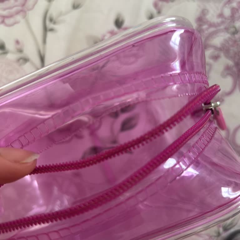 Kiko Makyaj Çantamın Fermuarı Kısa Sürede Yırtıldı