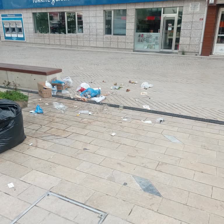 Maltepe Belediyesi Cumhuriyet Meydanı'nda Çözümsüzlük Ve Denetimsizlik