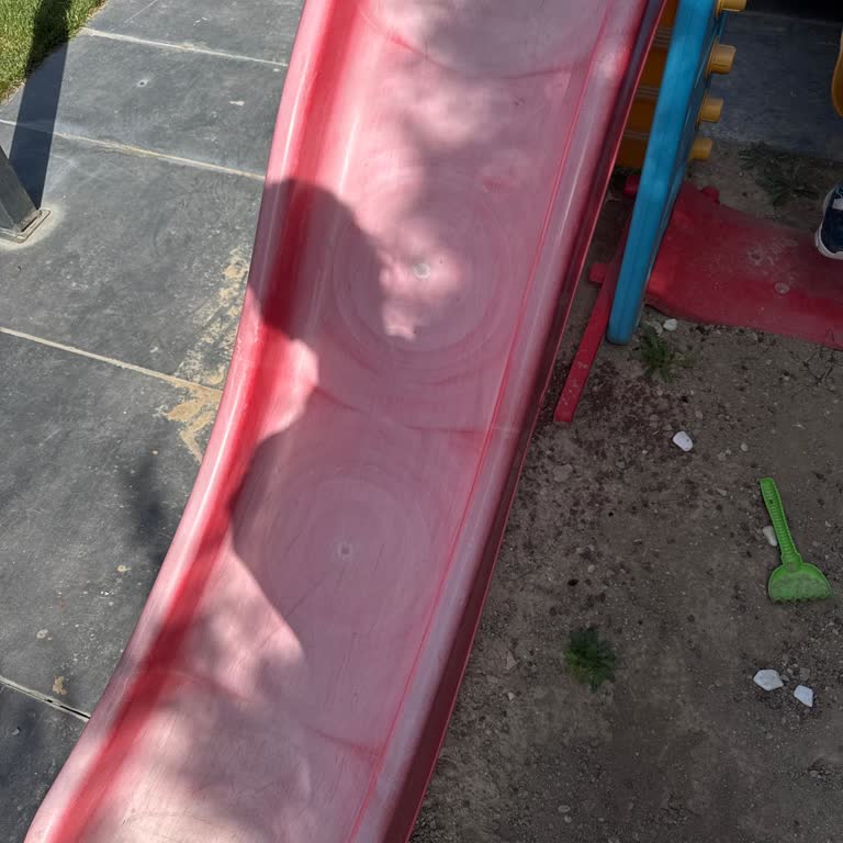 Güneşte Zarar Gören Kaydırak Kullanılamıyor