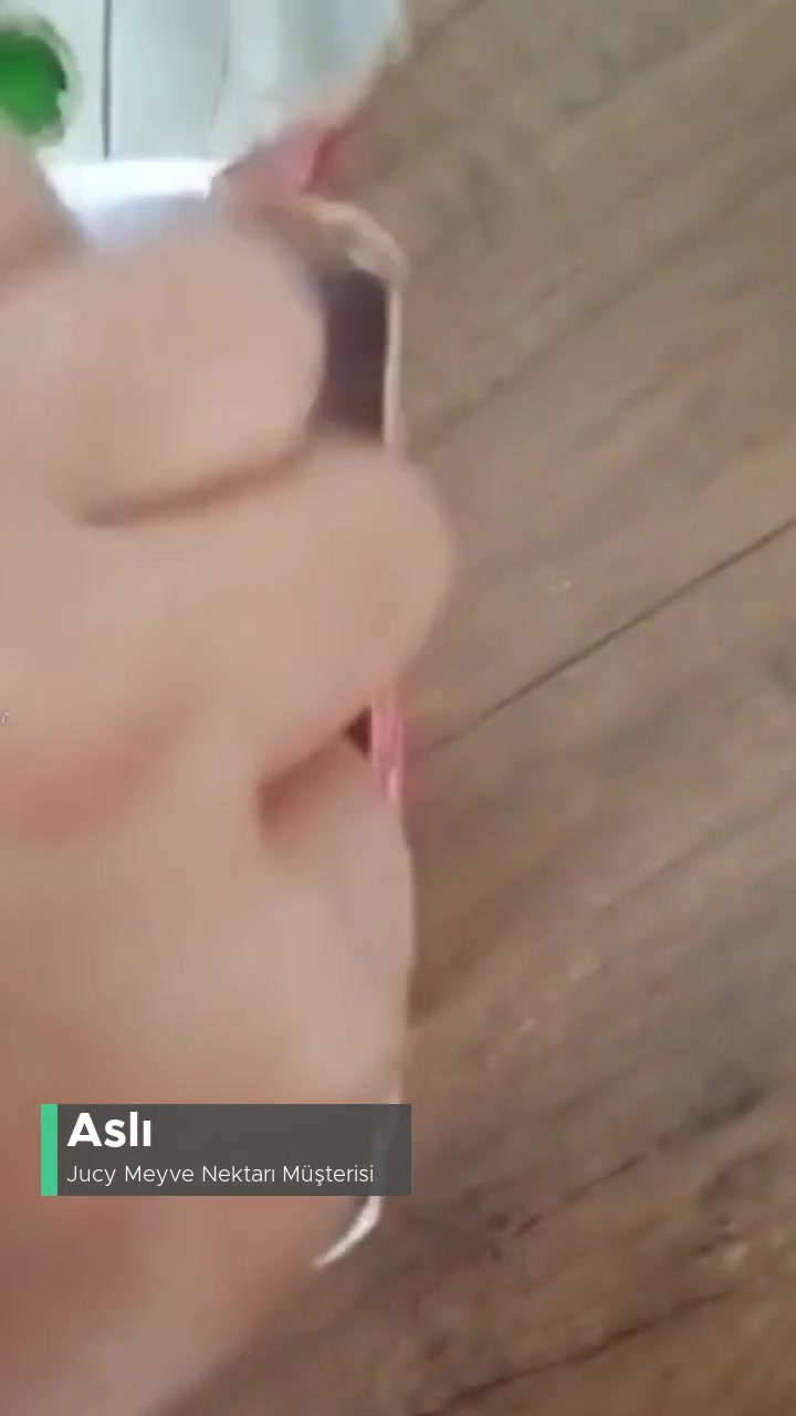 Jucy Meyve Suyunun İçinden Saç Kılı Çıktı! videonun kapak resmi