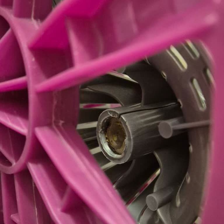 Temizlik Seti Sıkma Aparatı Orta Göbekten Kırıldı