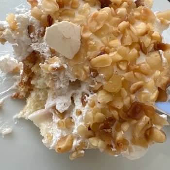 Titiz Pastanesi Çengelköy'den Aldığım Pastada Yumurta Kabuğu Çıktı