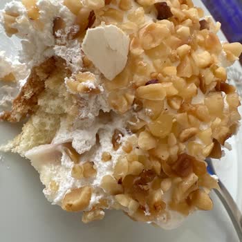 Titiz Pastanesi Çengelköy'den Aldığım Pastada Yumurta Kabuğu Çıktı