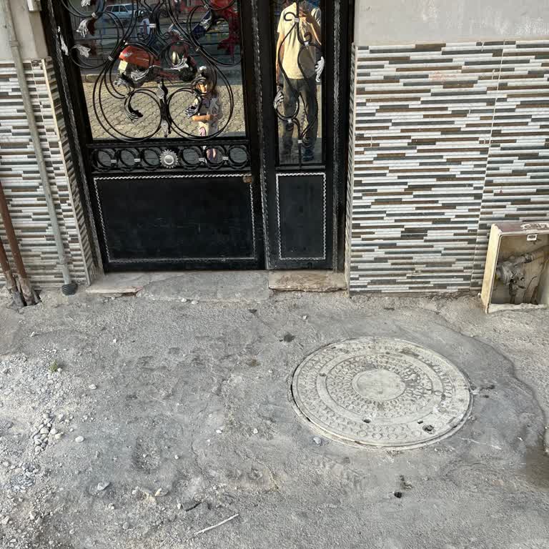 Apartman Girişindeki Kanalizasyon Kokusu Sağlığımızı Tehdit Ediyor