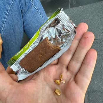 Çikolatanın İçinden Fıstık Kabuğu Çıktı, Dişim Kırılıyordu!