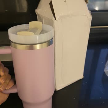 Я получила неоригинальную бутылку Stanley с плохой упаковкой