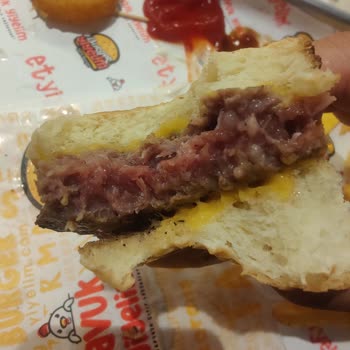 Burger Yiyelim'de Pişmemiş Köfte Ve İlgisiz Personel Deneyimi