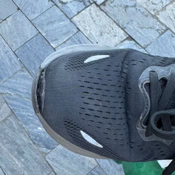 Deichmann'dan Alınan Ayakkabının Kısa Sürede Açılması Ve Mağaza İlgisizliği