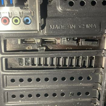 Sürat Kargo İle Gönderdiğim Bilgisayar Kasası Hasarlı Ulaştı, Tazmin Sürecinde Mağdur Edildim