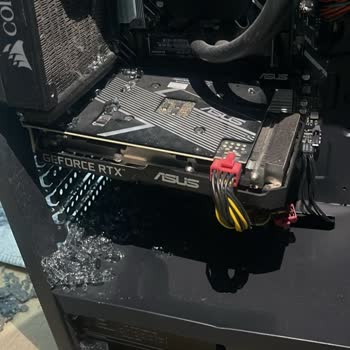 Sürat Kargo İle Gönderdiğim Bilgisayar Kasası Hasarlı Ulaştı, Tazmin Sürecinde Mağdur Edildim