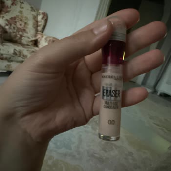 I Bought a Maybelline Concealer and It Came Out Clumpy