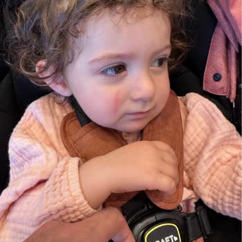 Gözlüklerdeki Plastik Kelepçe Kızımın Yüzünü Çizdi, İlgisizlikle Karşılaştık