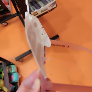 Gözlüklerdeki Plastik Kelepçe Kızımın Yüzünü Çizdi, İlgisizlikle Karşılaştık