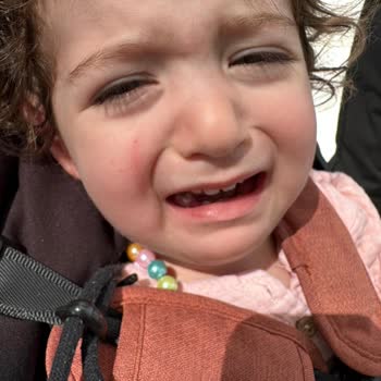 Gözlüklerdeki Plastik Kelepçe Kızımın Yüzünü Çizdi, İlgisizlikle Karşılaştık