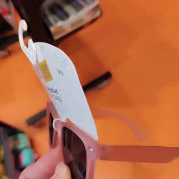 Gözlüklerdeki Plastik Kelepçe Kızımın Yüzünü Çizdi, İlgisizlikle Karşılaştık