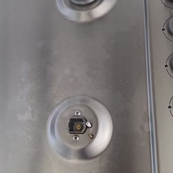 Glint Ürünü İnox Ocakta Renk Değişimine Neden Oldu