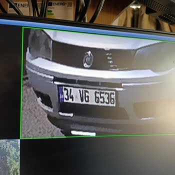 Trendyol GO Kuryesi Ve Araç Sürücüsünün Gürültülü Tartışması Mahalle Sakinlerini Rahatsız Etti