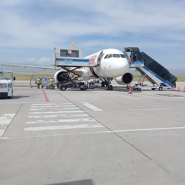 Sabiha Gökçen Havalimanı Personelinin İlgisiz Ve Kaba Tavırları Yolcuları Mağdur Ediyor