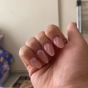Alinda Nail Studio (Bornova) İstediğim Model Ve Renk Yapılmadı, Tırnaklarım Zarar Gördü