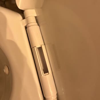 Seramiksan Klozet Kapağı Menteşe Desteği Bulunamıyor, Acil Çözüm Bekliyorum