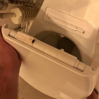 Seramiksan Klozet Kapağı Menteşe Desteği Bulunamıyor, Acil Çözüm Bekliyorum