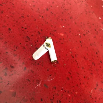 Marlboro Touch Blue Sigara Paketinde Üretim Hatası Ve Yabancı Madde Sorunu