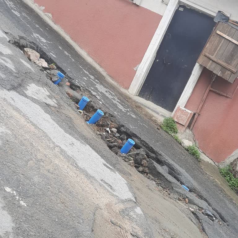 İSKİ Çalışması Sonrası Bırakılan Yol Ve Yaşanan Kaza Mağduriyeti