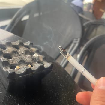 Parliament Midnight Blue Sigarada Odun Parçaları Ve Sönme Sorunu