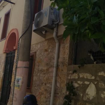 Evimin Duvarında Bırakılan Kablolar Yüzünden Mağdurum