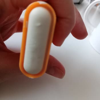 Dermokil Vitamin C Sun Stick İçindeki Sert Parçalar Yüzümü Tahriş Etti