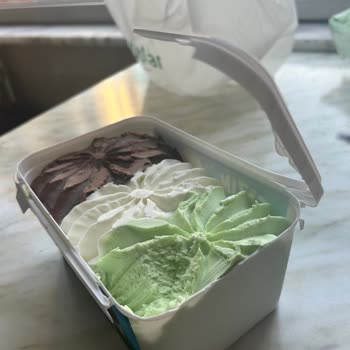 Dondurma Kutusunun Kapağı Yapışık Geldi, Ürün Ziyan Oldu