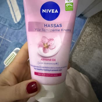 I Used Nivea Sensitive Face Wash Cream but It Doesn’t Clean My Skin at All