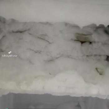 Beko Derin Dondurucu Aşırı Buzlanma Sonucu Kapı Çürümesi Çekmece Kırılması