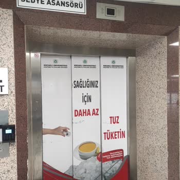 Ameliyat Sonrası Hastalar Çöplerle Aynı Asansörde Taşınıyor Hijyen Yok