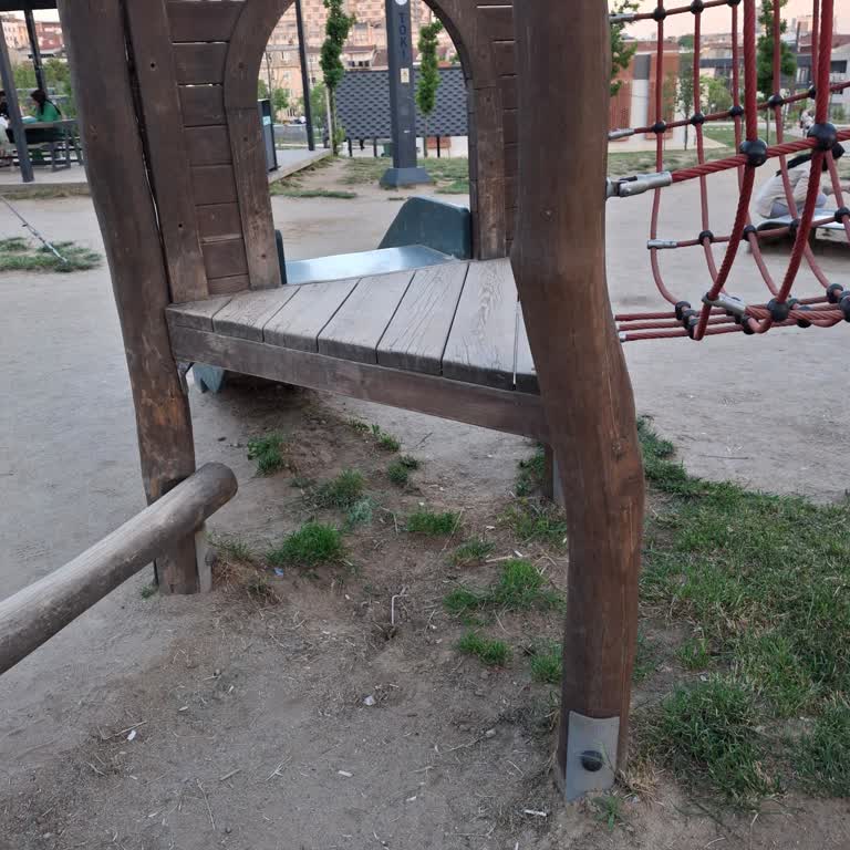 Bir Parkta Bakımsızlık ve Yetersiz Oyun Alanı Sorunu